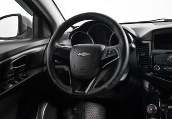 Подержанный автомобиль Chevrolet Cruze Sedan 2011 года (15 фото)