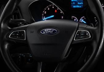 Подержанный автомобиль Ford Kuga 2017 года (11 фото)