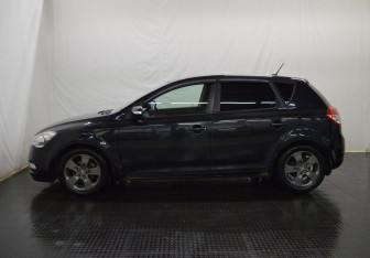 Подержанный автомобиль Kia Ceed Hatchback 2010 года (8 фото)