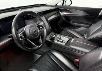 Подержанный автомобиль Hongqi H5 2023 года (9 фото)