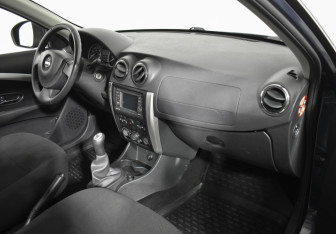 Подержанный автомобиль Nissan Almera Sedan 2014 года (12 фото)