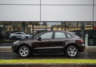 Подержанный автомобиль Porsche Macan 2018 года (9 фото)