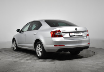 Подержанный автомобиль Skoda Octavia Liftback 2015 года (7 фото)