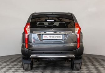 Подержанный автомобиль Mitsubishi Pajero Sport 2018 года (6 фото)