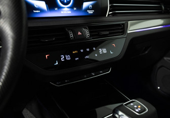 Подержанный автомобиль Hongqi HS5 2024 года (19 фото)