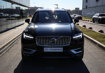 Подержанный автомобиль Volvo XC90 2021 года (2 фото)