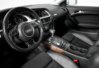 Подержанный автомобиль Audi A5 Coupe 2015 года (9 фото)