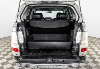 Подержанный автомобиль Mitsubishi Outlander 2007 года (17 фото)