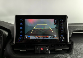 Подержанный автомобиль Toyota RAV4 2020 года (19 фото)