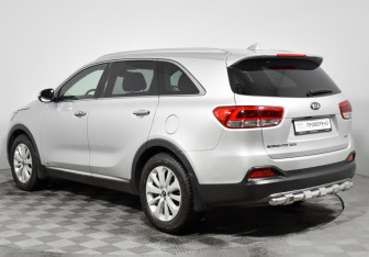 Подержанный автомобиль Kia Sorento 2016 года (7 фото)