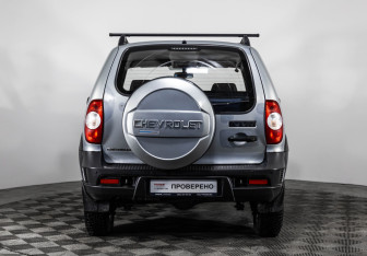 Подержанный автомобиль Chevrolet Niva 2014 года (6 фото)