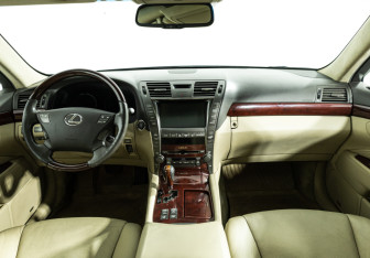 Подержанный автомобиль Lexus LS 2008 года (13 фото)