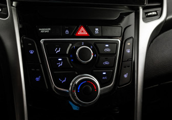 Подержанный автомобиль Hyundai i30 Hatchback 2012 года (14 фото)