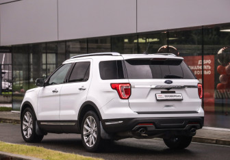 Подержанный автомобиль Ford Explorer 2019 года (8 фото)