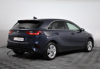 Подержанный автомобиль Kia Ceed Hatchback 2021 года (5 фото)
