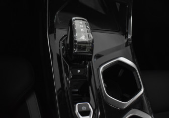 Подержанный автомобиль Geely Atlas 2024 года (17 фото)