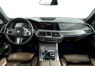 Подержанный автомобиль BMW X5 2020 года (13 фото)