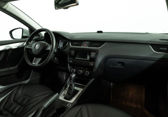Подержанный автомобиль Skoda Octavia Liftback 2015 года (9 фото)