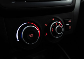 Подержанный автомобиль Kia Rio Hatchback 2013 года (15 фото)