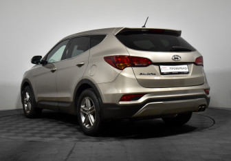 Подержанный автомобиль Hyundai Santa Fe 2016 года (7 фото)