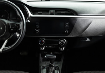 Подержанный автомобиль Kia Rio Hatchback 2021 года (14 фото)