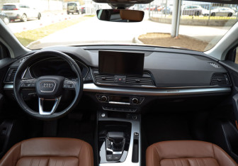 Подержанный автомобиль Audi Q5 2021 года (12 фото)