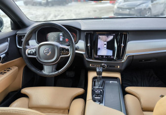 Подержанный автомобиль Volvo S90 2019 года (20 фото)