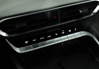 Подержанный автомобиль Changan UNI-T 2023 года (19 фото)