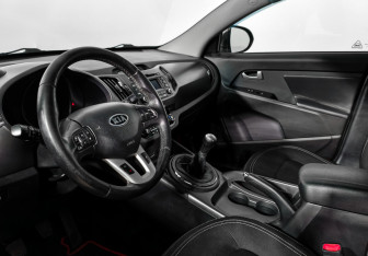 Подержанный автомобиль Kia Sportage 2011 года (9 фото)