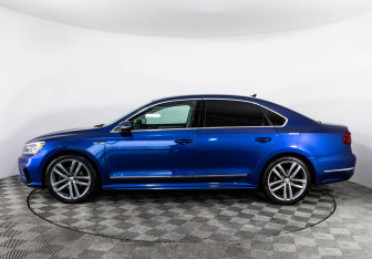 Подержанный автомобиль Volkswagen Passat Sedan 2017 года (10 фото)