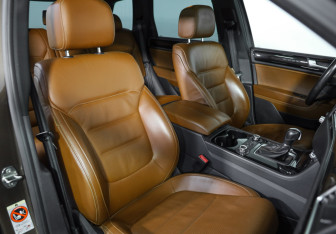 Подержанный автомобиль Volkswagen Touareg 2014 года (23 фото)