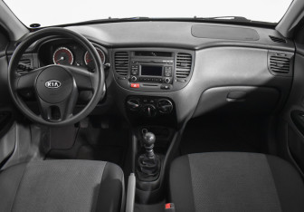 Подержанный автомобиль Kia Rio Hatchback 2010 года (13 фото)