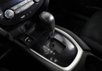 Подержанный автомобиль Nissan X-Trail 2015 года (12 фото)