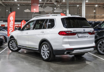 Подержанный автомобиль BMW X7 2020 года (11 фото)