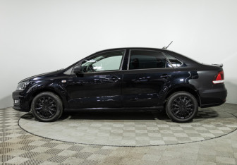 Подержанный автомобиль Volkswagen Polo Sedan 2017 года (8 фото)