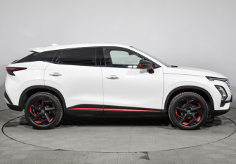 Подержанный автомобиль Omoda C5 2022 года (4 фото)