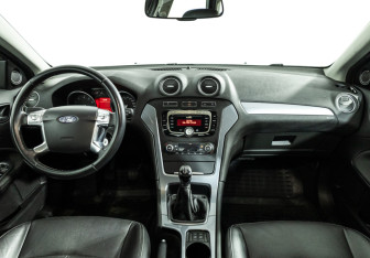 Подержанный автомобиль Ford Mondeo Sedan 2011 года (12 фото)