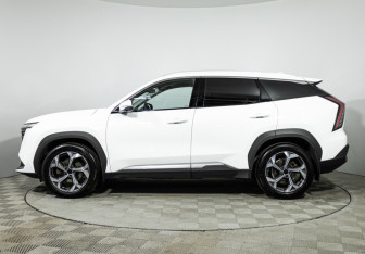 Подержанный автомобиль Geely Atlas 2024 года (8 фото)