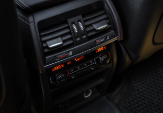 Подержанный автомобиль BMW X5 2013 года (39 фото)