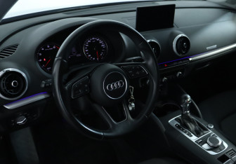 Подержанный автомобиль Audi A3 Sedan 2017 года (15 фото)