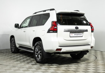 Подержанный автомобиль Toyota Land Cruiser Prado 2017 года (7 фото)
