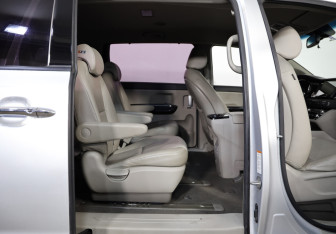 Подержанный автомобиль Kia Carnival 2018 года (27 фото)