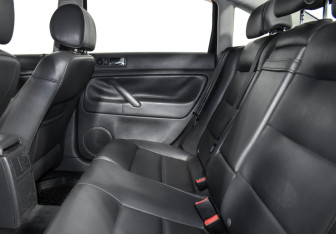 Подержанный автомобиль Volkswagen Passat Sedan 2004 года (11 фото)
