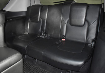 Подержанный автомобиль Infiniti QX56 2011 года (12 фото)
