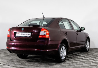 Подержанный автомобиль Skoda Octavia Liftback 2010 года (5 фото)