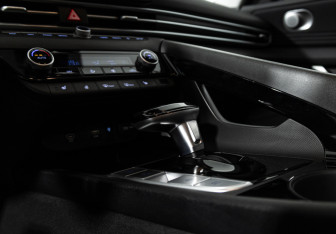 Подержанный автомобиль Hyundai Elantra Sedan 2024 года (18 фото)