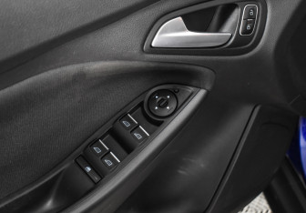 Подержанный автомобиль Ford Focus Hatchback 2015 года (10 фото)