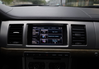 Подержанный автомобиль Jaguar XF Sedan 2015 года (15 фото)