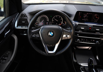 Подержанный автомобиль BMW X3 2020 года (9 фото)