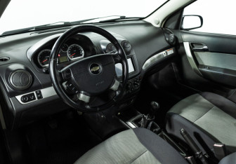 Подержанный автомобиль Chevrolet Aveo Hatchback 2008 года (11 фото)